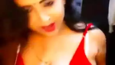 Indian tango aunty playing with big boobs