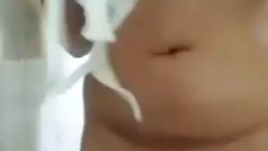 Desi big boob bhabi show her big boob