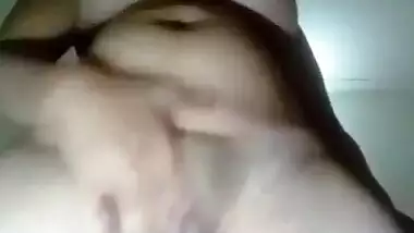 Sexy Pakistani girl showing her nude body on cam