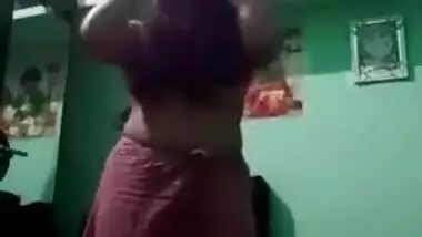 Desi Bhabhi Deepika Strip Selfie