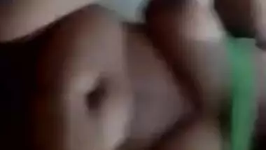 Desi girl showing her ass
