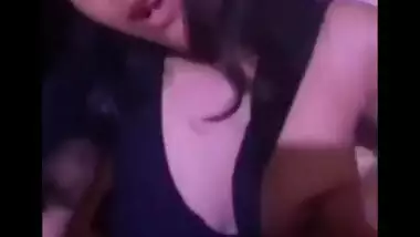 Desi sexy bhabi fing her pussy
