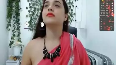 indian cute girl show her boobs and pussy