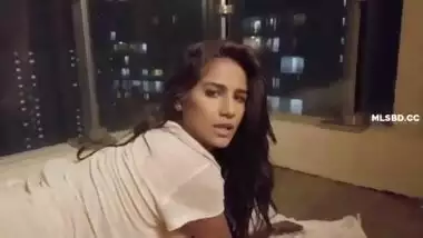 Poonam Pandey Removing Panty And Bra