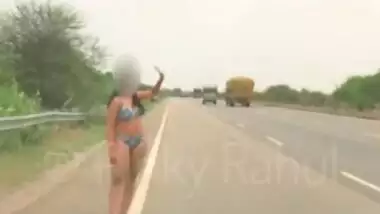 Pinky Naked dare on Indian Highways