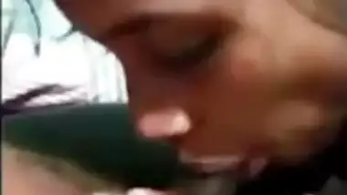 DESI INDIAN GIRL GIVING BLOWJOB