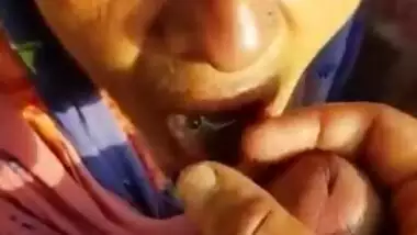 Muslim aunty eating cum of a stranger guy roadside
