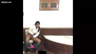 desi girl caught peeing in bathroom mms