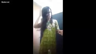 Desi cute college girl bath