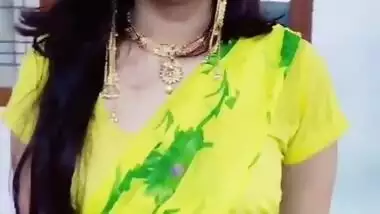 hot marathi gilr sexy navel in yellow saree and belly chain