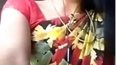 Girl showing sexy saree navel