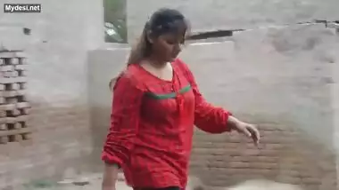 Desi girl indian girl bathing in pool village girl bath