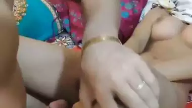 Guy fucks his cousin’s pussy hard in Indian xxx MMS