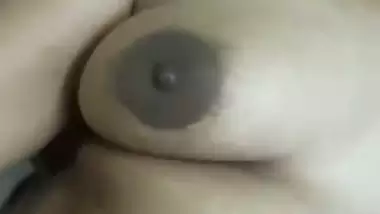 Desi milf takes her lover’s dick in her shaved pussy