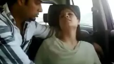 Amateur indian couple in car gets naughty