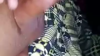 Village lady’s desi blowjob makes a man cum profusely