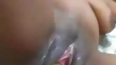 Desi pussy fisting video exposed online