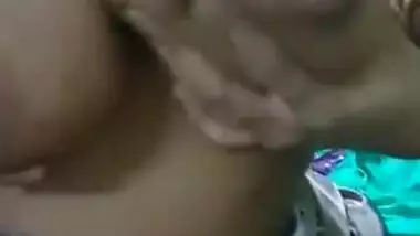 DESI INDIAN WIFE SHOWS WONDERFUL BOOBIES