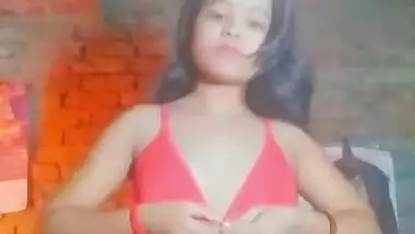 Sexy Girl Shows her Boobs and Pussy