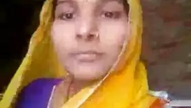 Marwadi village aunty showing sexy pussy