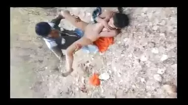 Indian outdoor porn video of college girl with friends