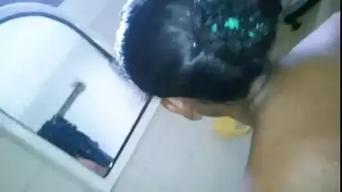 srilankan gf in shower 1