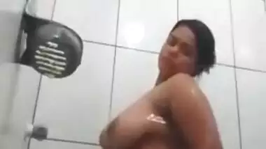 Today Exclusive- Lankan Girl Bathing