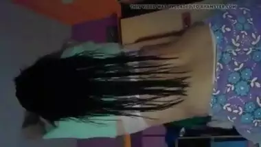 indian girl showing her body too hot