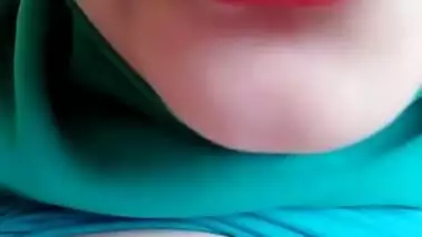 Hijabi Girl Sucks And Tastes Her Own Milk From Big Boobs