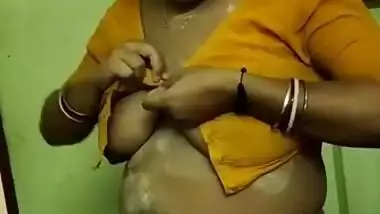 Desi big boobs aunty