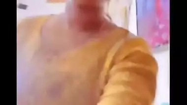 Sexy Paki Bhabi showing 7 Clip Merged