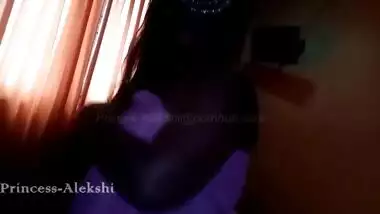 Srilankan boobs මේක නම් කිරි බවුසරයක් කොහොමද සයිස් එක