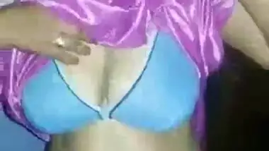 Sexy Marathi Wife Exposing Boobs To Devar