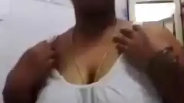 Busty Mallu Desi XXX housewife showing sweet boobs and pussy