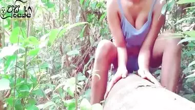 Sri Lankan In Girl Fingering&pissing In Forestකැලේ ඉදන් කිම්බ අත ගාල චූ දැම්මා