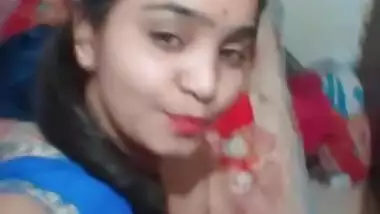 Indian teen with exposed tits poses on camera dreaming about porn