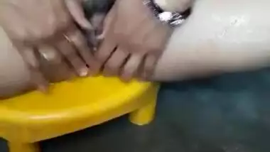 Desi bhabhi bathing vdo leaked