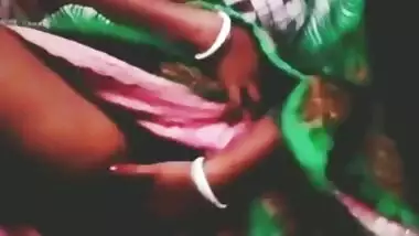 Desi village wife fing her sexy pussy