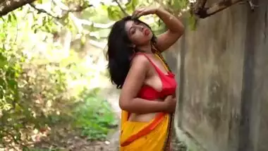 Neelam in Saree hot