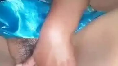 Desi aunty fingering pussy