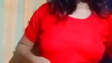 Young 18 yr old girl records her Indian teen sex MMS