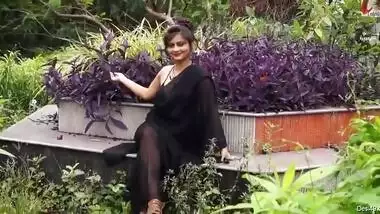 Erotic XXX session with amazing Desi model posing in the garden