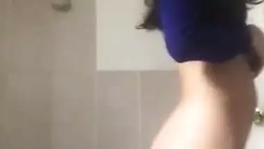 Desi Hot Gf Showing Ass