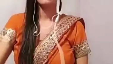 cutipie bhabi came live after bath and i did not miss her navel