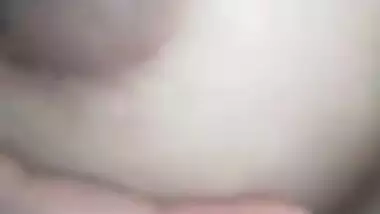 Desi outie pussy and small breasts in close-up MMS video of XXX actress