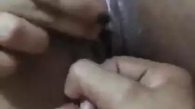 Hubby fingering his horny wife pussy and she moaning loud