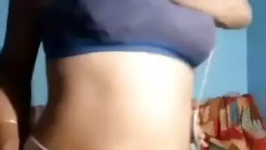 Big navel bhabi on cam