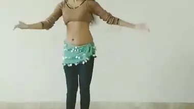 cute desi abbe with sexy naval dancing