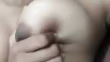 Horny bhabhi self sucking boobs