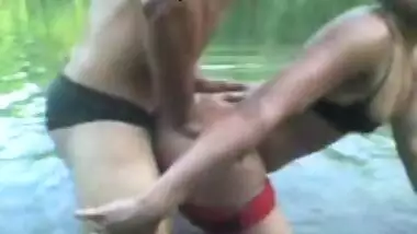 Bangali Indian desi bhabhi chut chudai game in village river